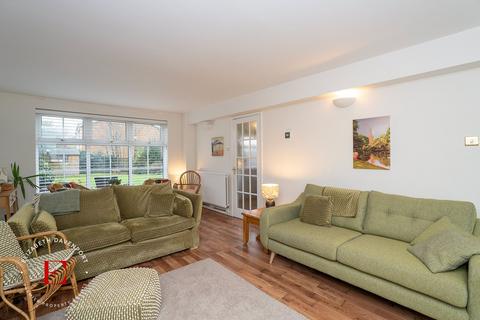 4 bedroom detached house for sale, Monument Way, Stratford-Upon-Avon, CV37