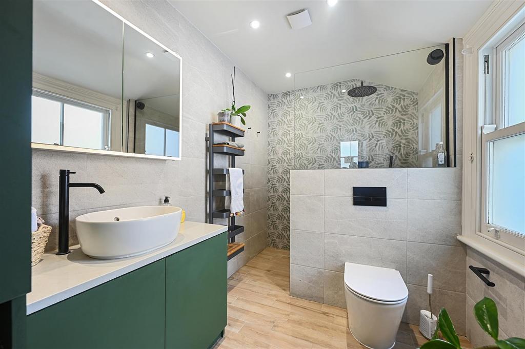 FB - Banim Street - Bathroom1 (1).JPG