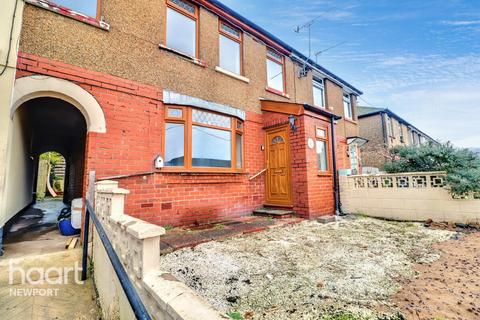 3 bedroom semi-detached house to rent, Hillrise, Pontypool