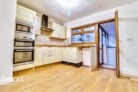 3 bedroom semi-detached house to rent, Hillrise, Pontypool
