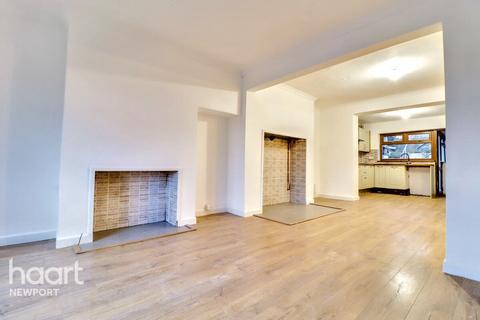 3 bedroom semi-detached house to rent, Hillrise, Pontypool