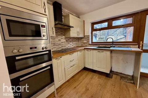 3 bedroom semi-detached house to rent, Hillrise, Pontypool