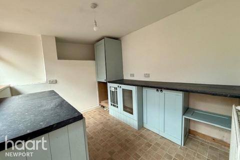 3 bedroom semi-detached house to rent, Hillrise, Pontypool