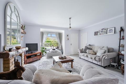 undefined, Howard Close, Walton on the Hill
