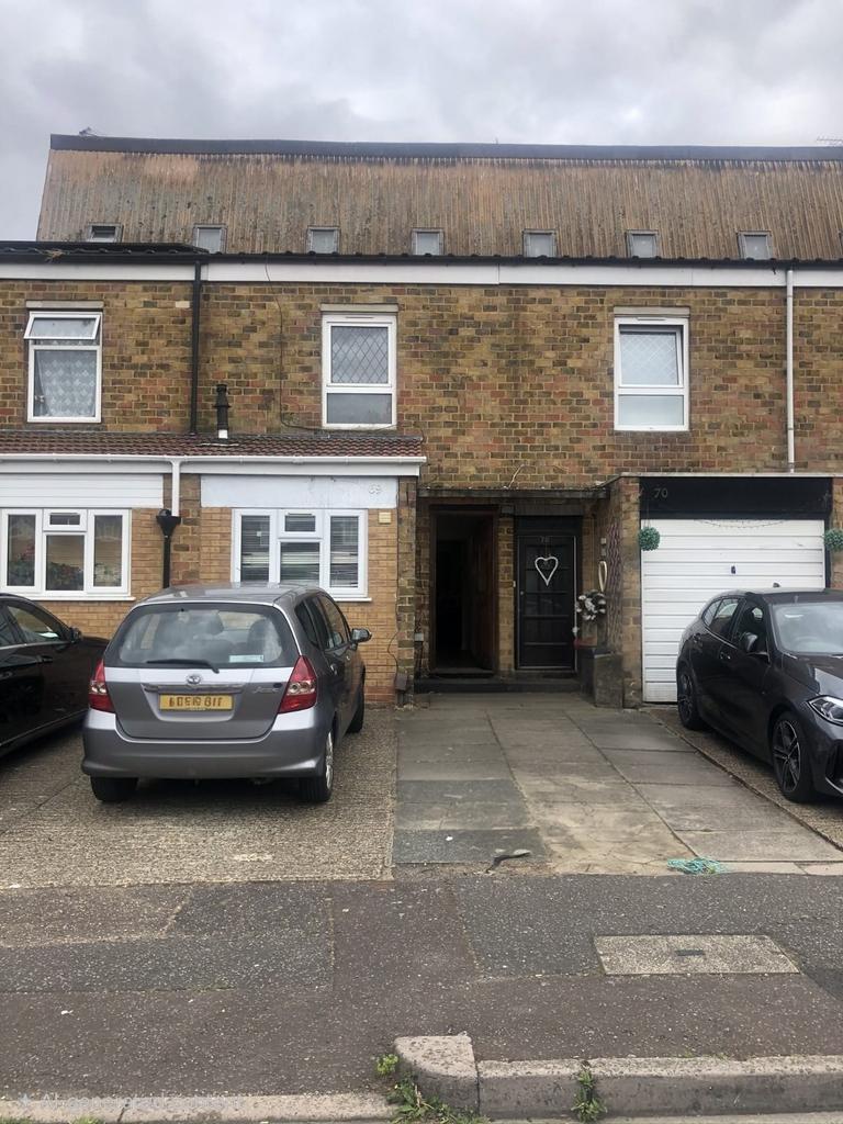 3 bed terraced house to rent Juniper Way, Hayes U