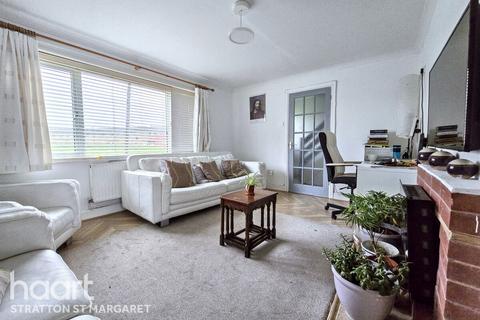 3 bedroom terraced house for sale, Cranmore Avenue, Swindon