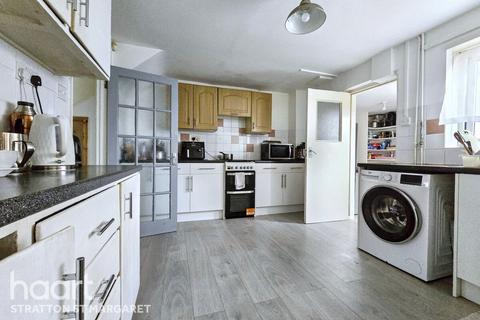 3 bedroom terraced house for sale, Cranmore Avenue, Swindon