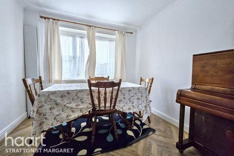 3 bedroom terraced house for sale, Cranmore Avenue, Swindon