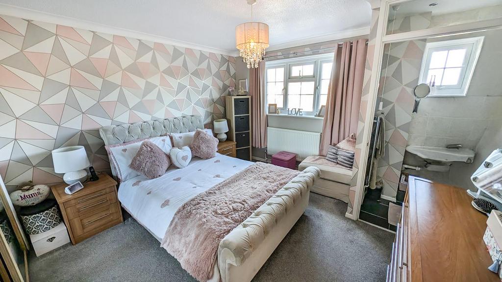 49 Cornwall Crescent Bedroom 1 2.jpg