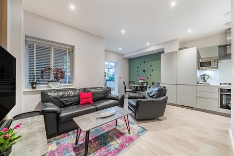 undefined, Red Lion Road, Tolworth