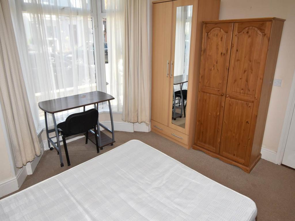 Bedroom 1 photo 1