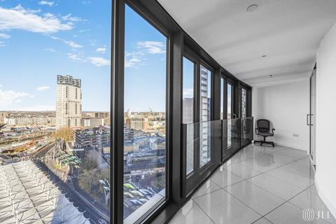 3 bedroom flat to rent, Station Street London E15