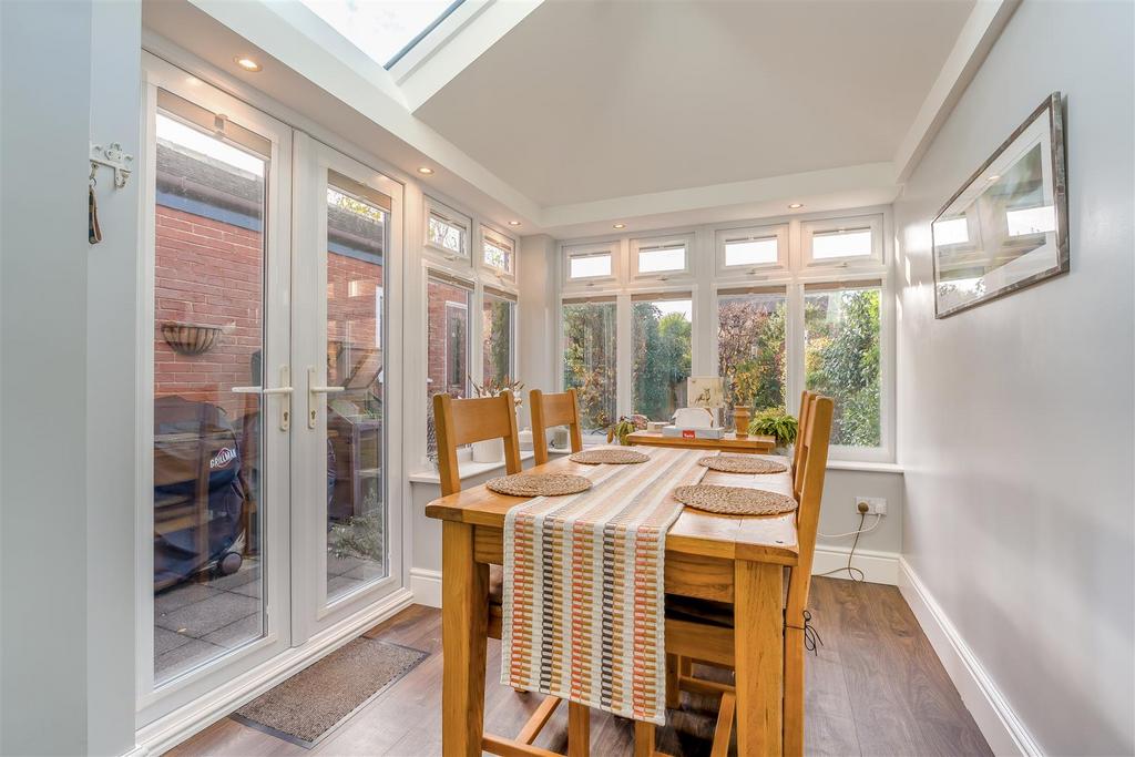 8670978-interior01.jpg