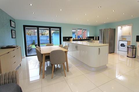 4 bedroom detached house for sale, Alder Avenue, Kidderminster, DY10
