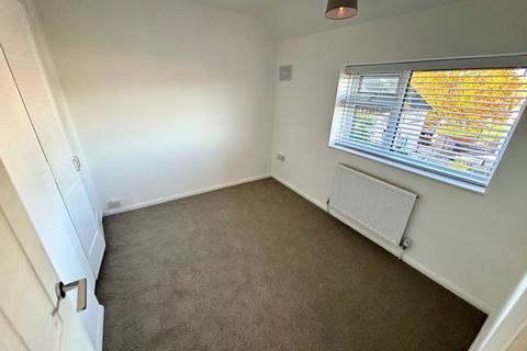 2 bedroom semi-detached house to rent, Chippenham Road, Romford, RM3