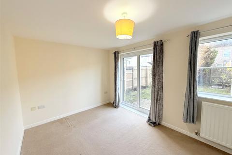 3 bedroom end of terrace house to rent, Birch Grove, Goole DN14