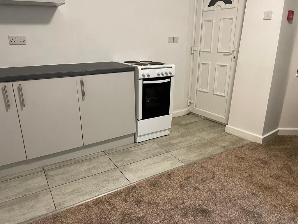 Flat 1, 78 Westcroft Road, Bradford, BD7 3 EJ