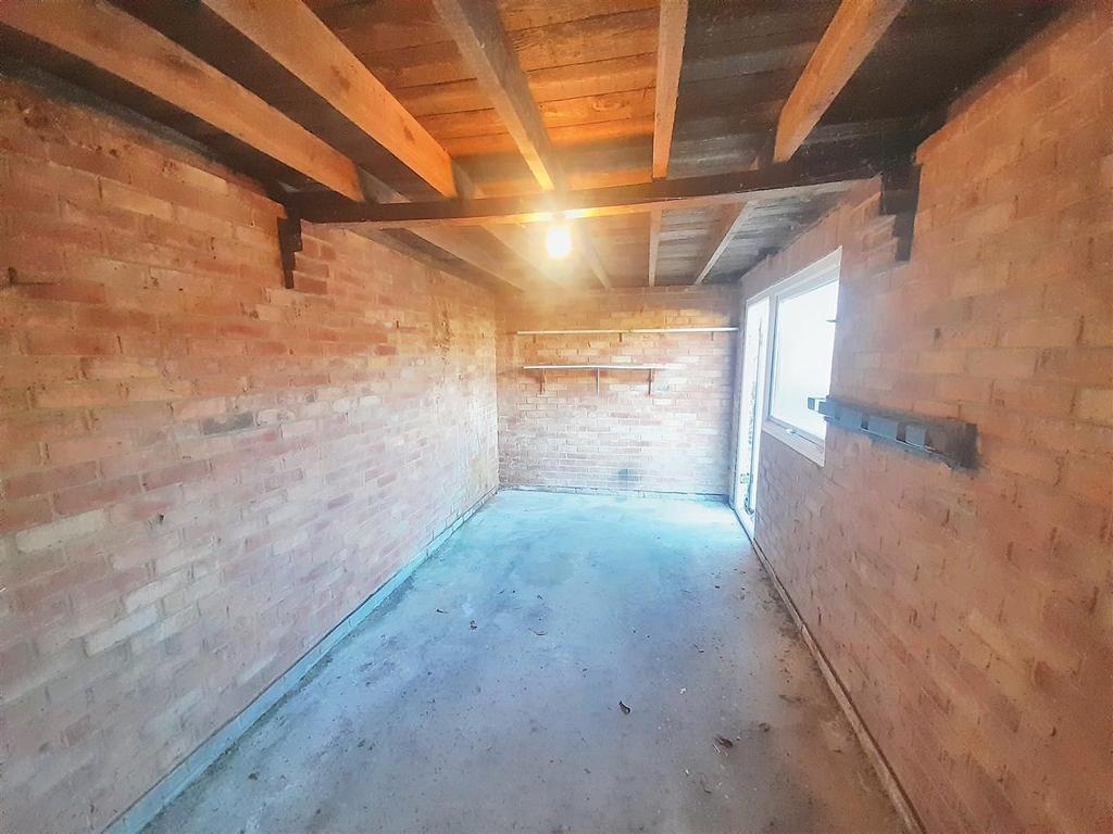 Garage 1.jpg