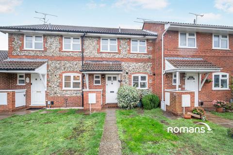 3 bedroom terraced house to rent, Ryves Avenue, Yateley, Hampshire, GU46