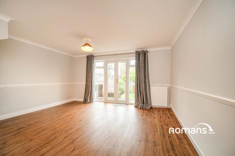 3 bedroom terraced house to rent, Ryves Avenue, Yateley, Hampshire, GU46