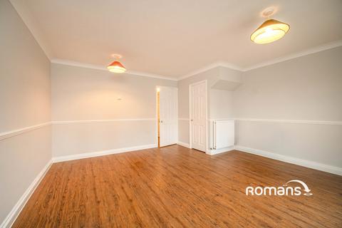 3 bedroom terraced house to rent, Ryves Avenue, Yateley, Hampshire, GU46