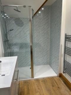 9 The Stables bedroom ensuite