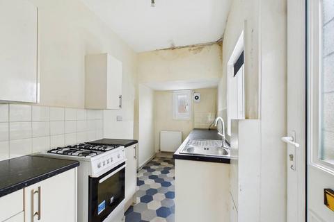 2 bedroom terraced house for sale, Mill Lane, Castleford