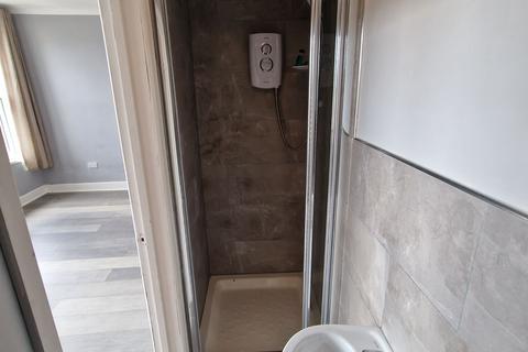 1 bedroom in a house share to rent, London E10