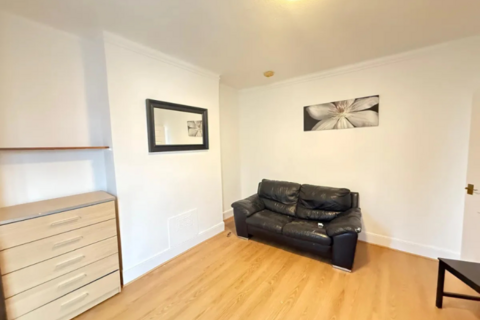 undefined, Rosslyn Crescent, Harrow HA1