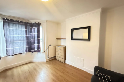 undefined, Rosslyn Crescent, Harrow HA1