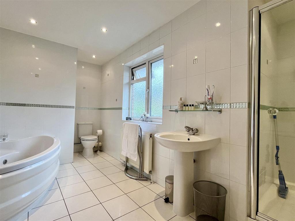 Fully Comp. Bathroom.jpeg