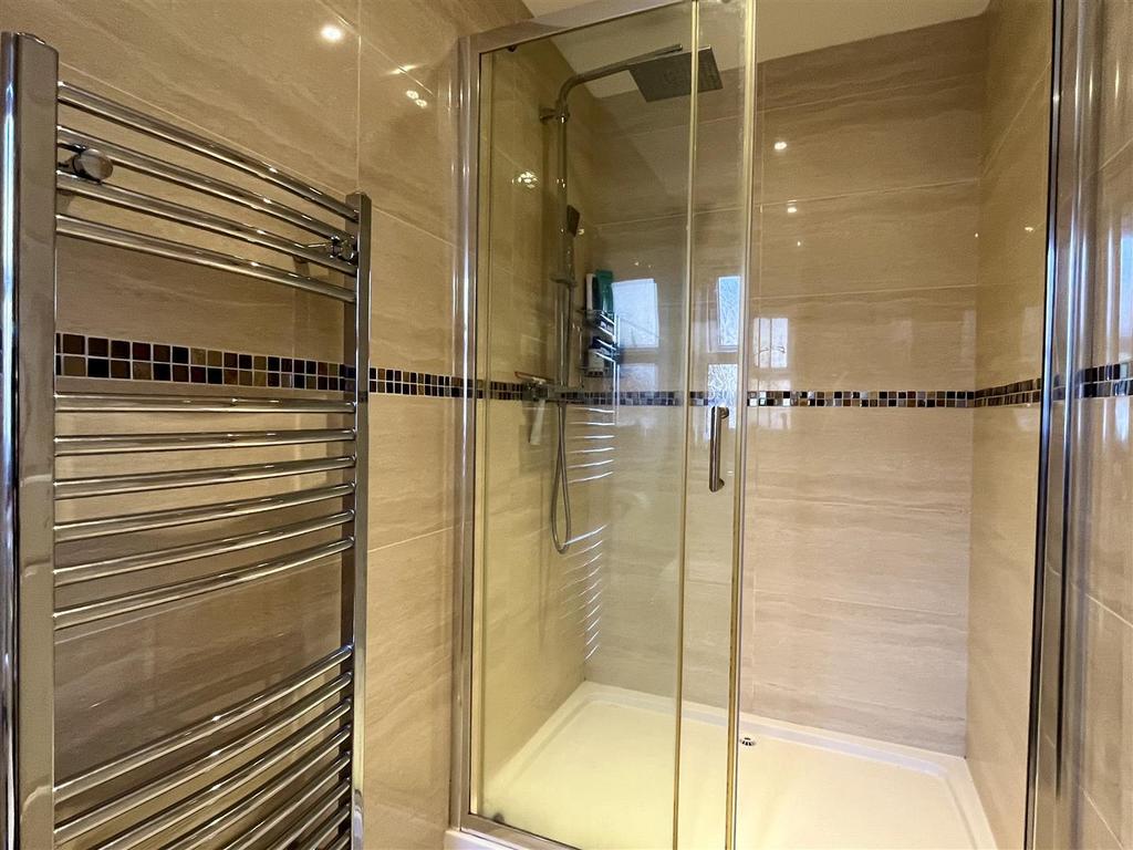 Bed 2 Ensuite.jpeg