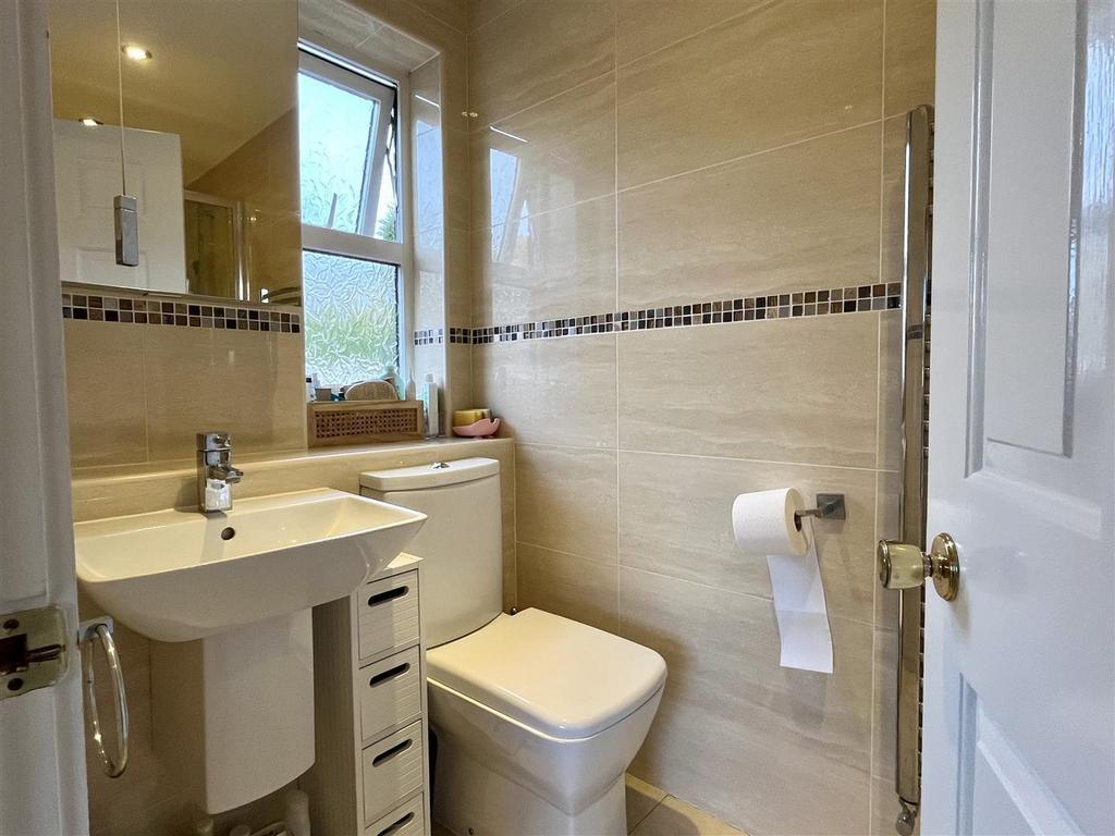 Bed 2 Ensuite A.jpeg