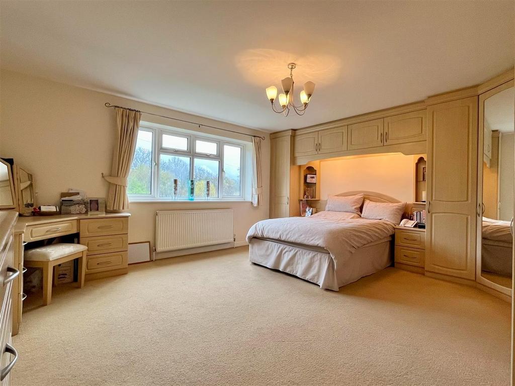 Bedroom 1.jpg