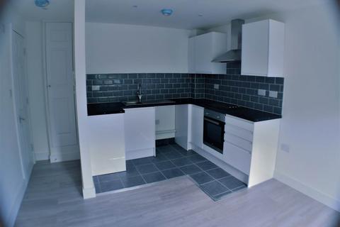 4 bedroom flat to rent, Warren Avenue, Southampton, SO16