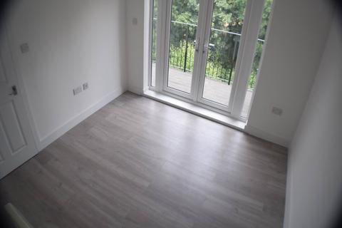 4 bedroom flat to rent, Warren Avenue, Southampton, SO16