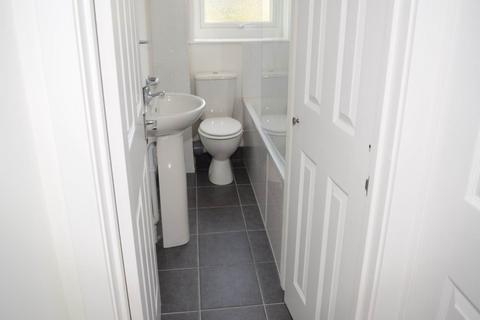4 bedroom flat to rent, Warren Avenue, Southampton, SO16
