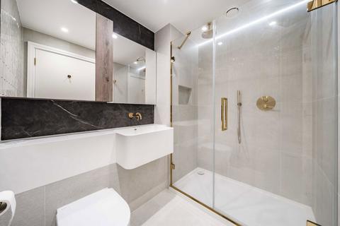 2 bedroom flat to rent, Parkland Walk, London SW6