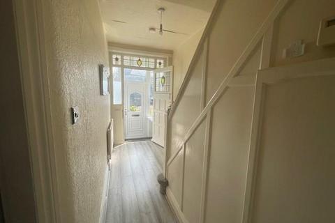 3 bedroom terraced house to rent, Beechwood Avenue, Bradford BD6
