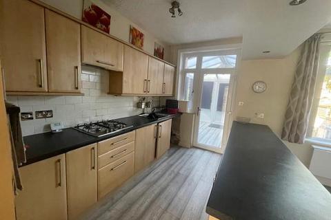 3 bedroom terraced house to rent, Beechwood Avenue, Bradford BD6