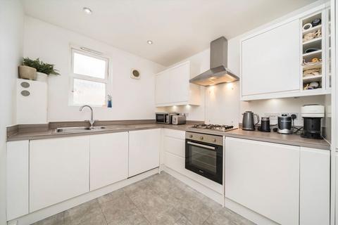 2 bedroom flat to rent, Carholme Road, London SE23