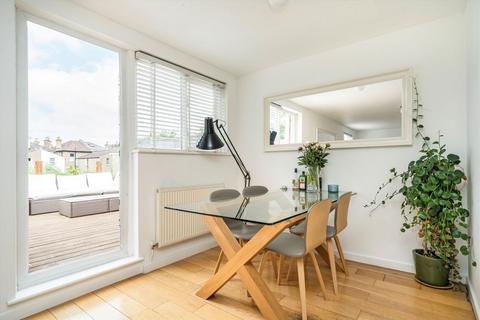 2 bedroom flat to rent, Carholme Road, London SE23