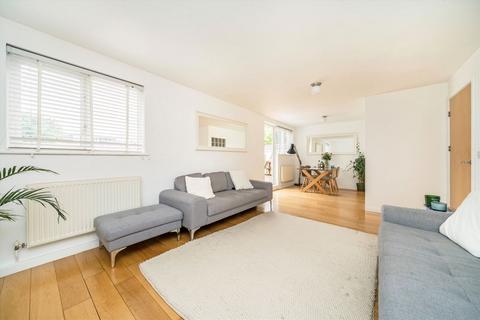2 bedroom flat to rent, Carholme Road, London SE23