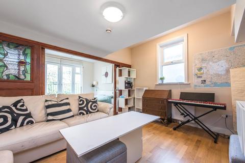 undefined, Woodside Lane, North Finchley, London, N12