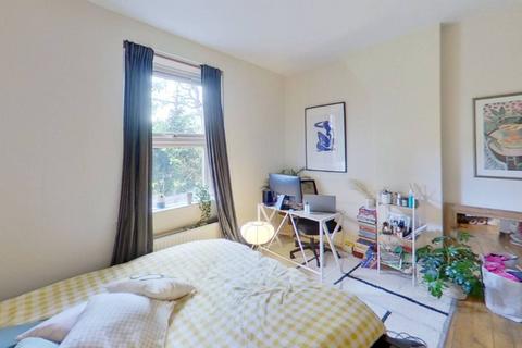 2 bedroom flat to rent, Philpot Street, Whitechapel, London, E1