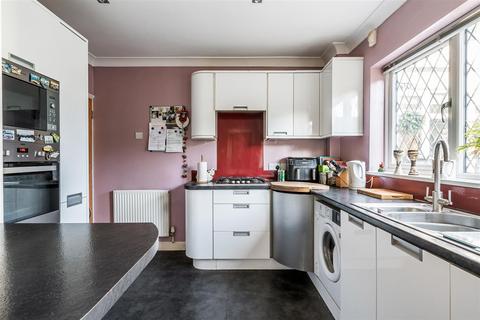 3 bedroom detached house for sale, The Crescent, Belmont Village, SM2