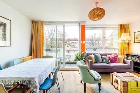 3 bedroom flat to rent, Pownall Road, London E8
