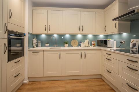 undefined, Kings Road, Brentwood