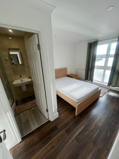 2 bedroom flat to rent, Pepper Street, London E14