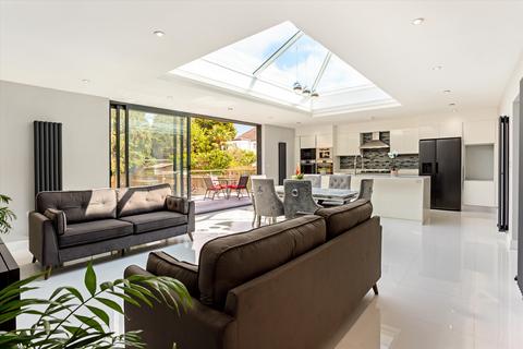 undefined, Derwent Avenue, London, SW15